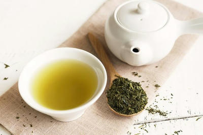 Tại sao uống nước trà xanh lại tốt cho người bị gout ?